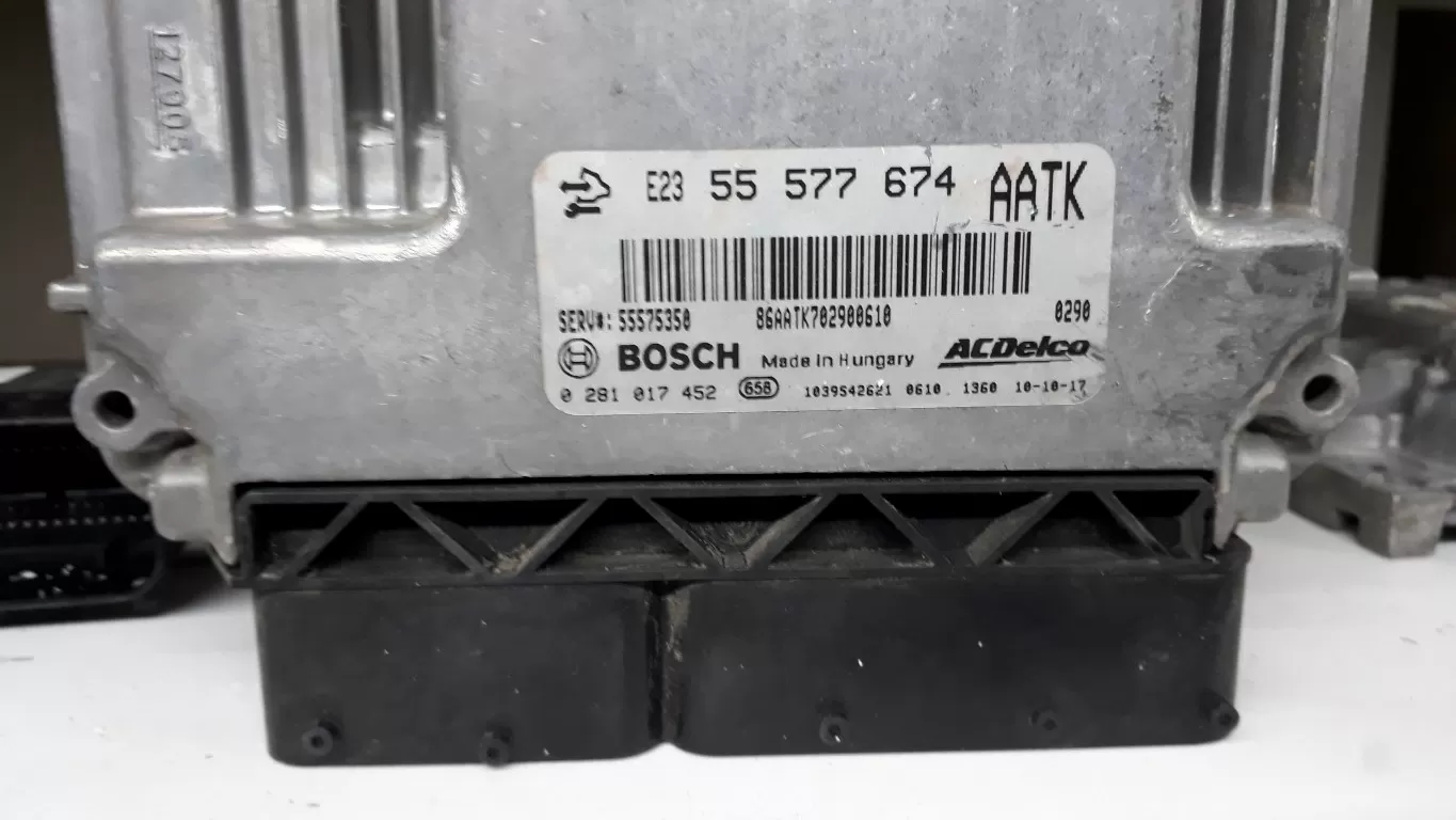 OPEL INSİGNİA MOTOR BEYNİ 0281017452 - 55577674