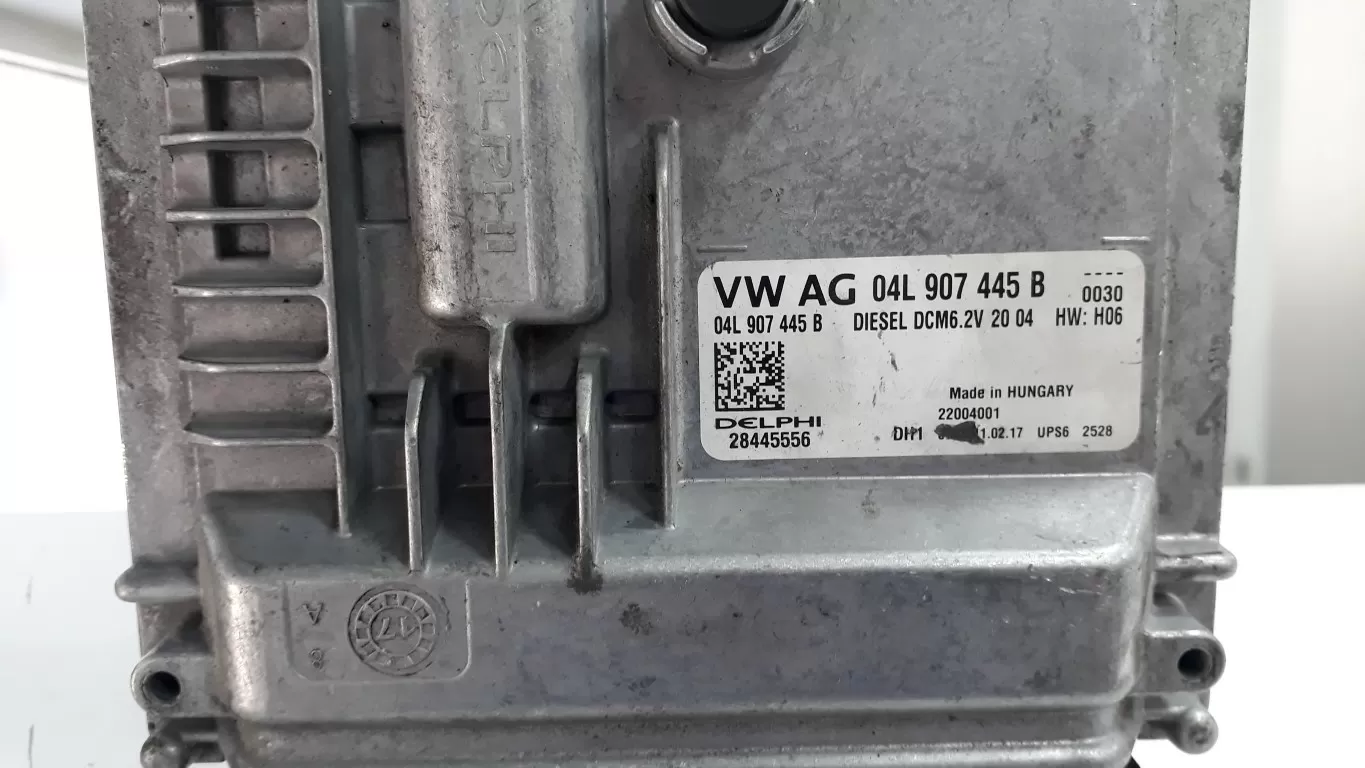 04L907445B 28445556 VW GOLF 7 MOTOR BEYNİ DCM6.2