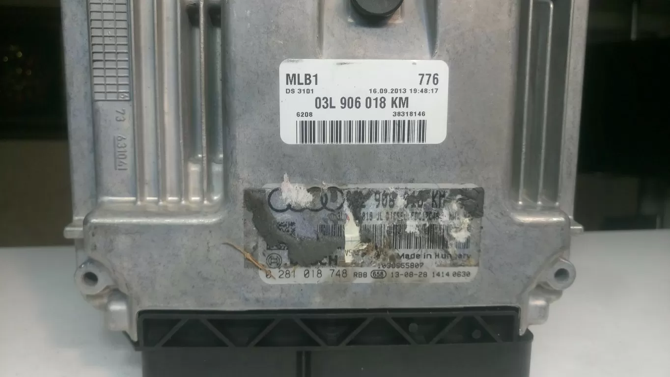Audi A4 ECU 03L906018KM Diesel EDC17C46 BOSCH 0281018748