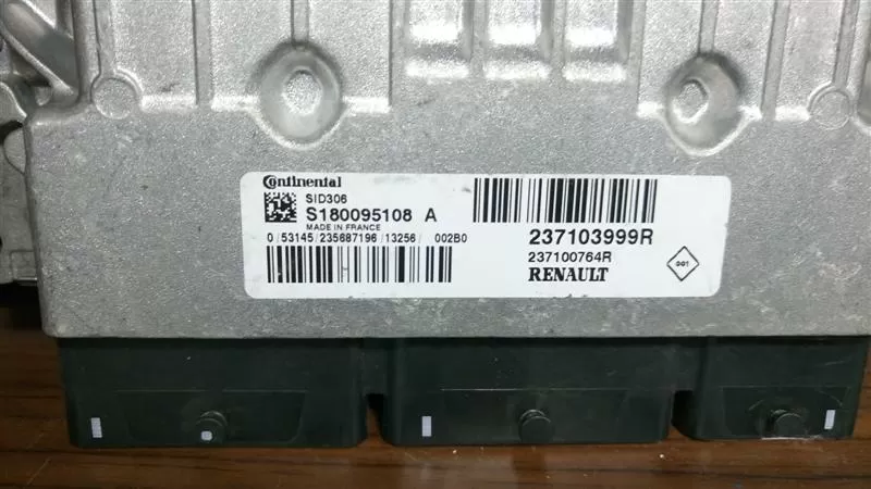 RENAULT MEGANE III 1.6 16V KOMPUTER V29004369A 237100131R V29010280A 237101539R V40 VALEO