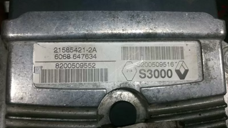 Renault Megane Engine ECU 8200509516 S3000