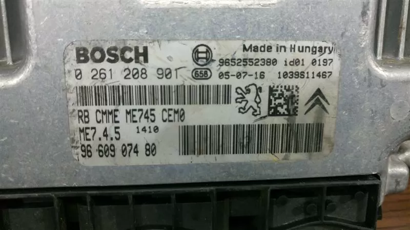 Peugeot 206 1.6 ME7.4.5 ECU 0261208901