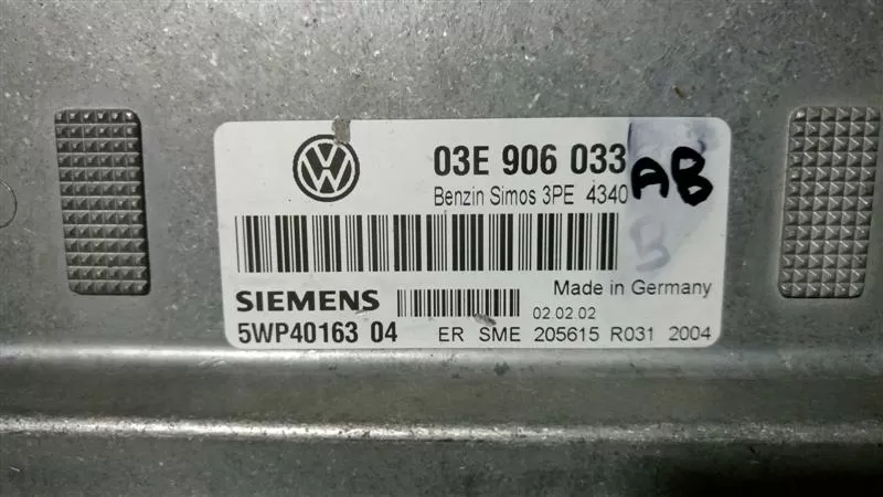 03E906033AB 5WP40163 04 – Volkswagen motor beyni