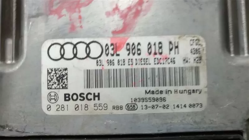 AUDI Q3 8U 2,0 TDI Motorsteuergerät 0281018559 / 03L906018PH