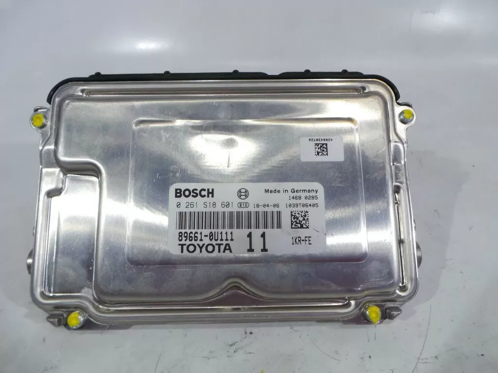 2018 TOYOTA YARIS MOTOR ECU 89661-0U111 0261S18601